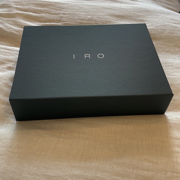 IRO Box w/Magnetic Closure - Picture 2 of 8